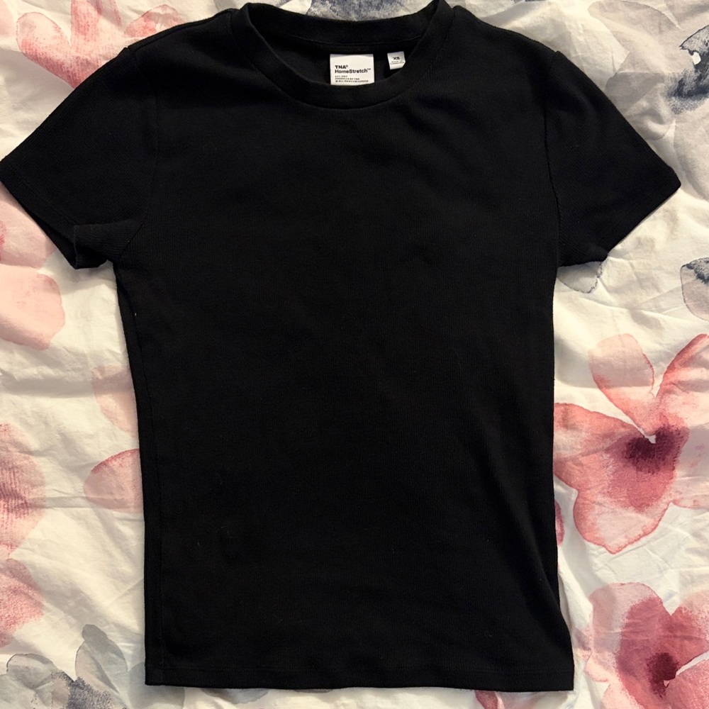 Aritzia Black Short Sleeve Tee
